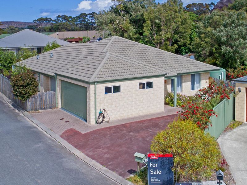 14 Blackswan Court, Little Grove