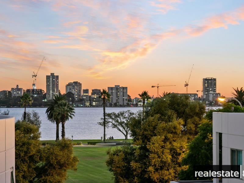 18/132 Terrace Road, Perth