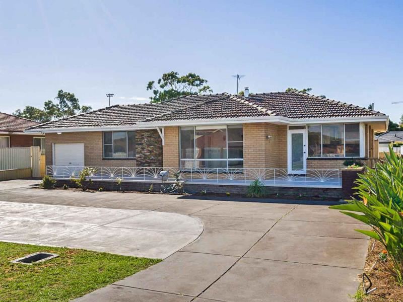 554 Rockingham Road, Lake Coogee WA 6166