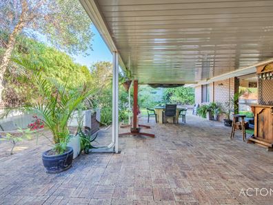 6 Monash Court, Halls Head WA 6210