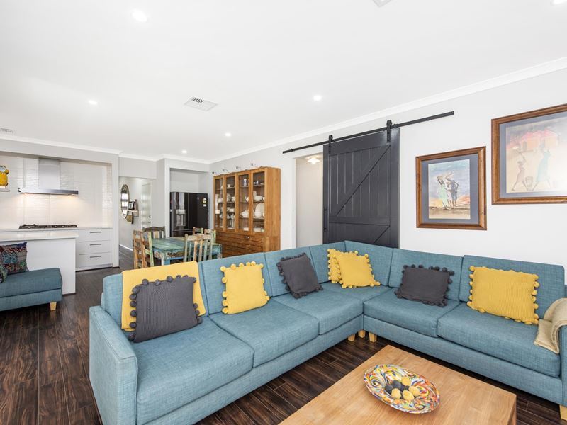 17 Perrinvale Loop, Golden Bay