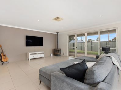 7 Vivien Ave, Baldivis WA 6171