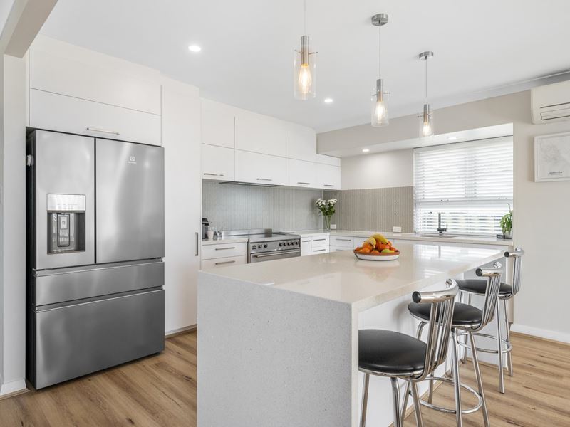 8 Kestrel Close, Halls Head WA 6210