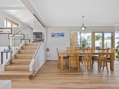 8 Kestrel Close, Halls Head WA 6210