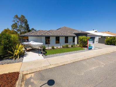 19 Bellas Circuit, Piara Waters WA 6112