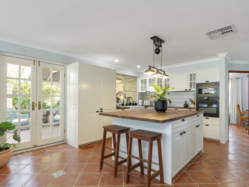 2 Poinsettia Grove, South Lake