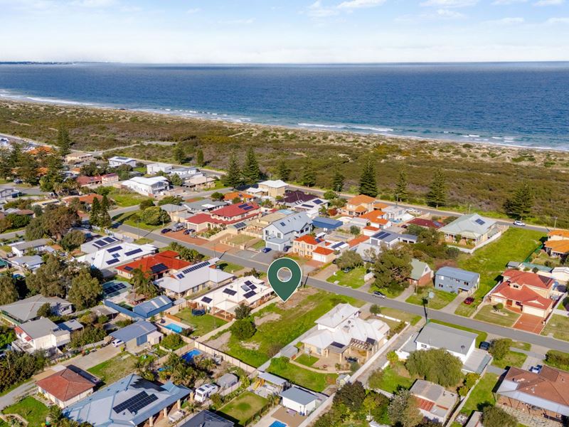 12 Erlistoun Street, Golden Bay WA 6174