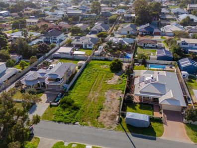 12 Erlistoun Street, Golden Bay WA 6174