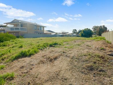 12 Erlistoun Street, Golden Bay WA 6174