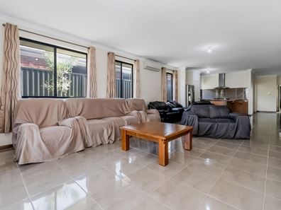 11 Basil Loop, Treeby WA 6164