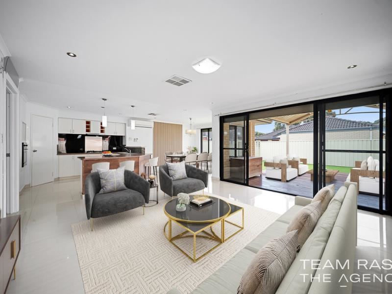 2/129A Coolgardie Avenue, Redcliffe