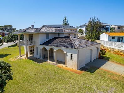 33 Sudbury Way, City Beach WA 6015