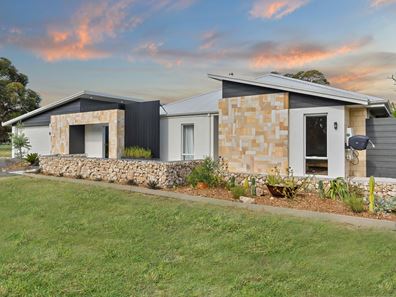 94 Avoca Retreat, North Dandalup WA 6207