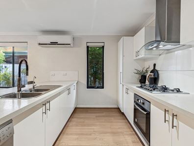 10 Blockley Way, Bassendean WA 6054