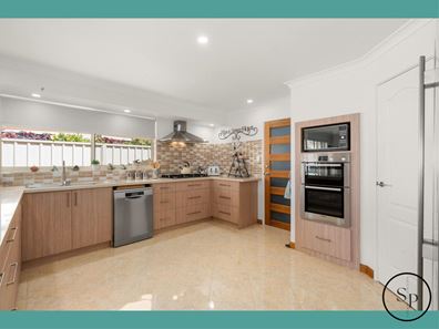 33 Lord Hobart Drive, Madora Bay WA 6210