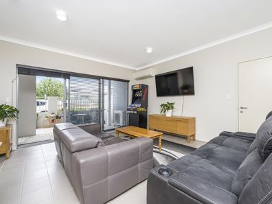 3/1 Villa Pass, Ellenbrook WA 6069