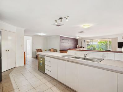 12 Parella Court, Bennett Springs WA 6063