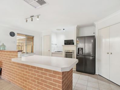 12 Parella Court, Bennett Springs WA 6063