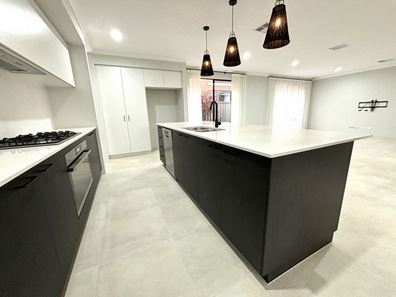 12 Entwistle Way, Aveley WA 6069