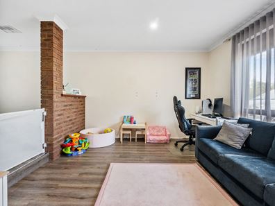 16 Fenchurch Street, Alexander Heights WA 6064