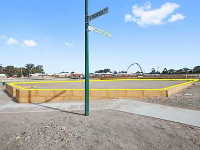 8 Hovea Way, Piara Waters WA 6112