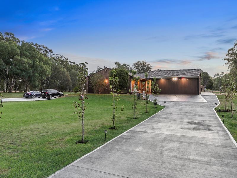 64 Bernborough Way, Darling Downs WA 6122