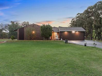 64 Bernborough Way, Darling Downs WA 6122