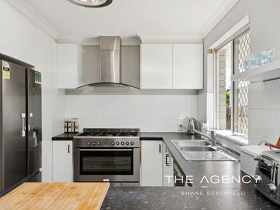 25 Abbott Way, Swan View WA 6056