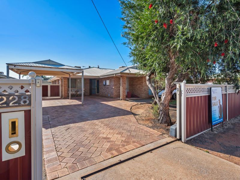 228 Collins Street, West Lamington WA 6430