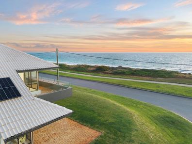 18 Warnbro Beach Road, Safety Bay WA 6169