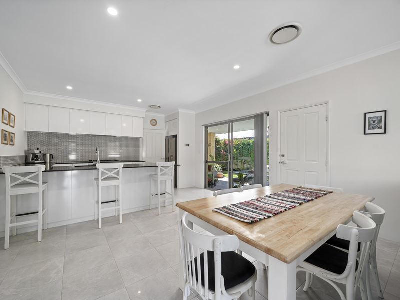 8 Veneto Court, Woodvale WA 6026