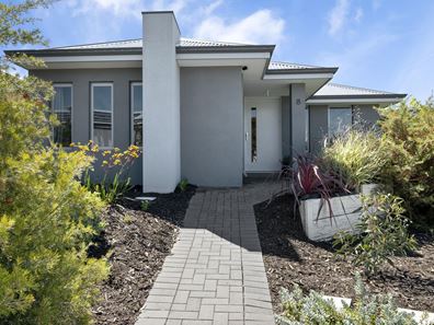 8 Veneto Court, Woodvale WA 6026