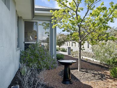 8 Veneto Court, Woodvale WA 6026