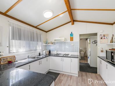 16/351 Hawtin Road, Forrestfield WA 6058