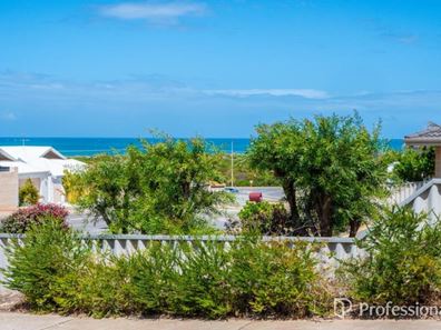 11 Bellimos Drive, Wandina WA 6530