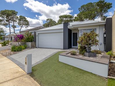 7 Isla Place, Piara Waters WA 6112