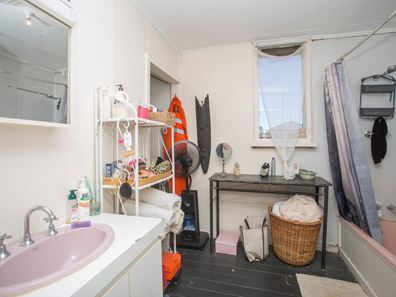 74 Ferguson St, Midland WA 6056