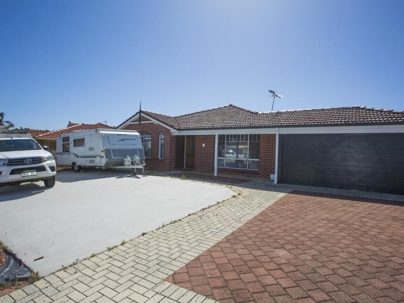 7 Benia Rise, Alexander Heights WA 6064