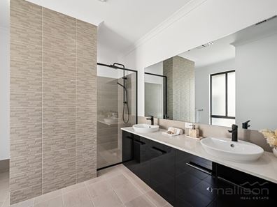 33 Bluegrass Street, Treeby WA 6164
