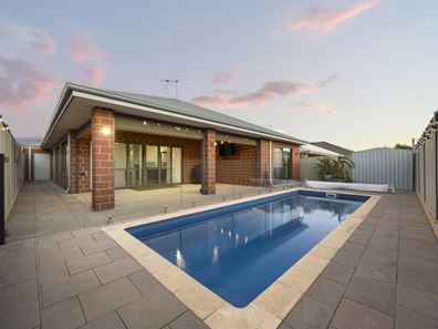 11 Calooli Grove, Golden Bay WA 6174