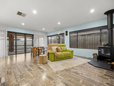 11 Calooli Grove, Golden Bay WA 6174
