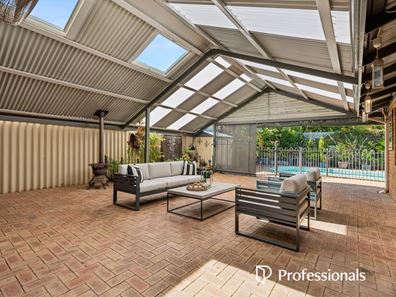 8 Hakea Court, Forrestfield WA 6058