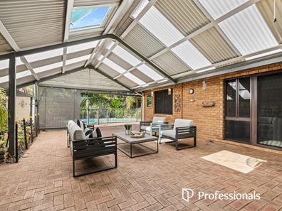 8 Hakea Court, Forrestfield WA 6058