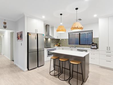 30 Denmark Loop, South Guildford WA 6055