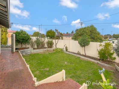 132A Centre Street, Queens Park WA 6107