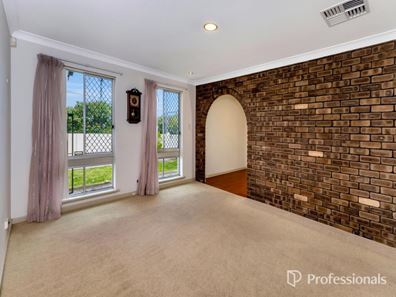132A Centre Street, Queens Park WA 6107