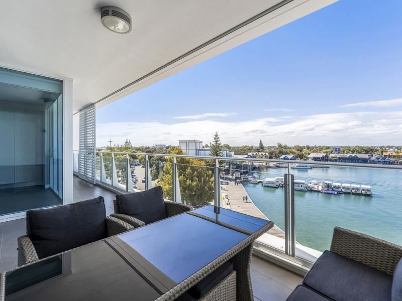 505/1 Marco Polo Drive, Mandurah