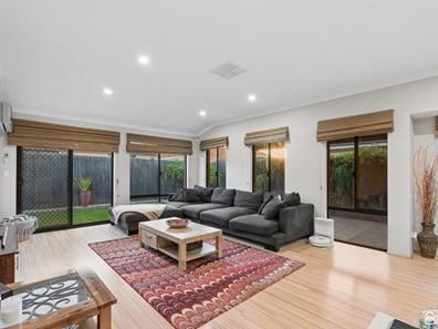 25 Honeydew Bend, Byford WA 6122