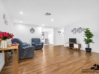 8 Brittania Parade, Wandina WA 6530