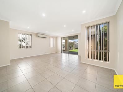 6 Plumosa Crescent, Dayton WA 6055